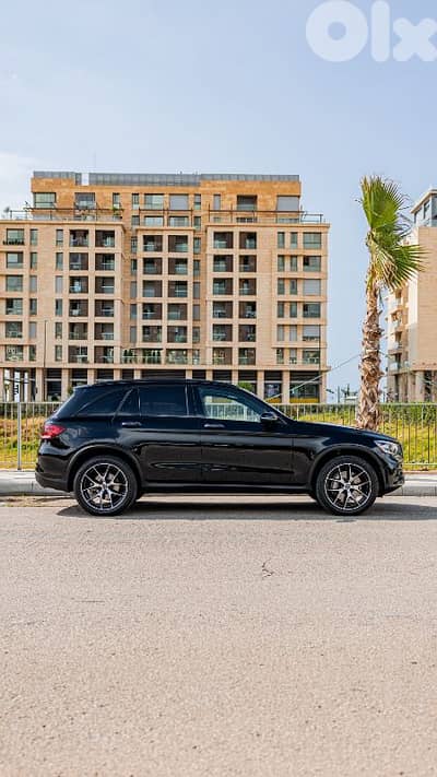MERCEDES  GLC 300  AMG-LINE  2020 CLEAN CARFAX HISTORY
