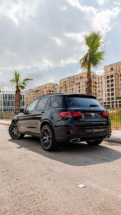 MERCEDES  GLC 300  AMG-LINE  2020 CLEAN CARFAX HISTORY