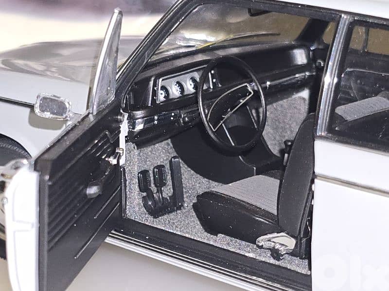 1:18 Autoart BMW 1600-2 3
