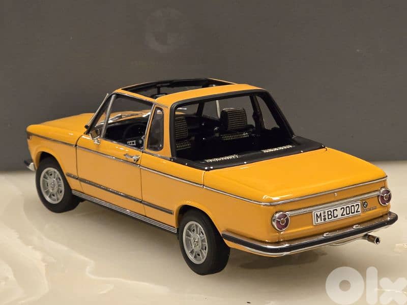 1:18 Dealer Edition BMW 2002 Cabrio 7