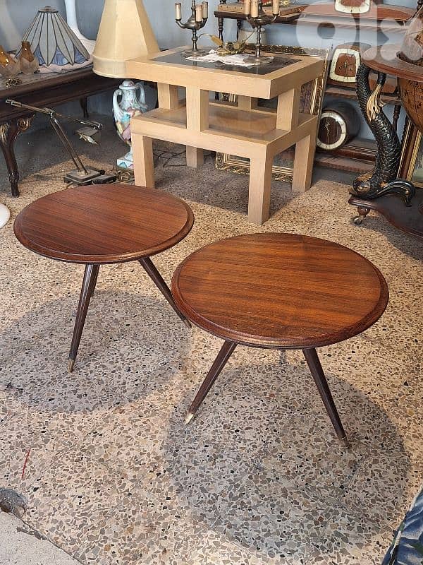 pair of vintage 1950 round tables 1