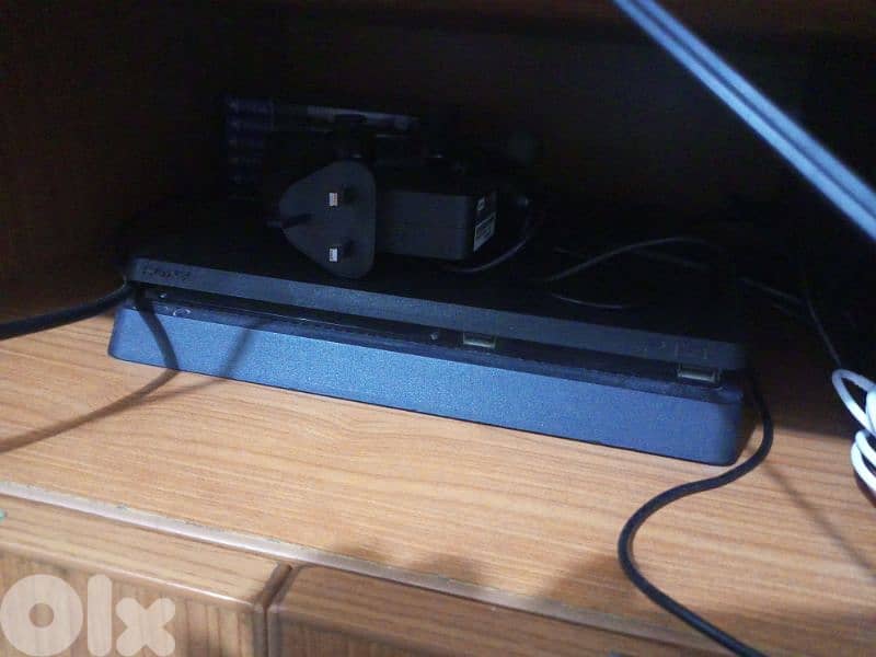 ps4 slim used like new 0