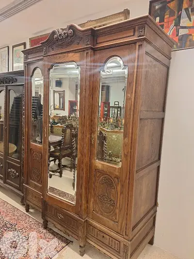 خزانة تحفة فنية انتيك خشب سنديان فرنسية مميزة ناعمة