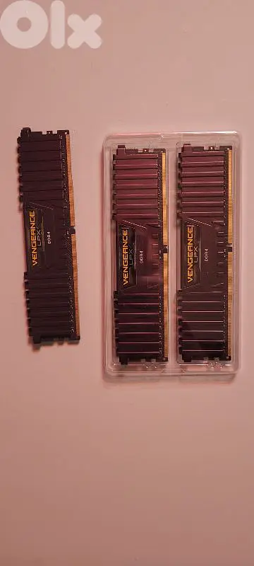 corsair rams 2x8gb+1 free ddr4 3200 mhz vengeance lpx