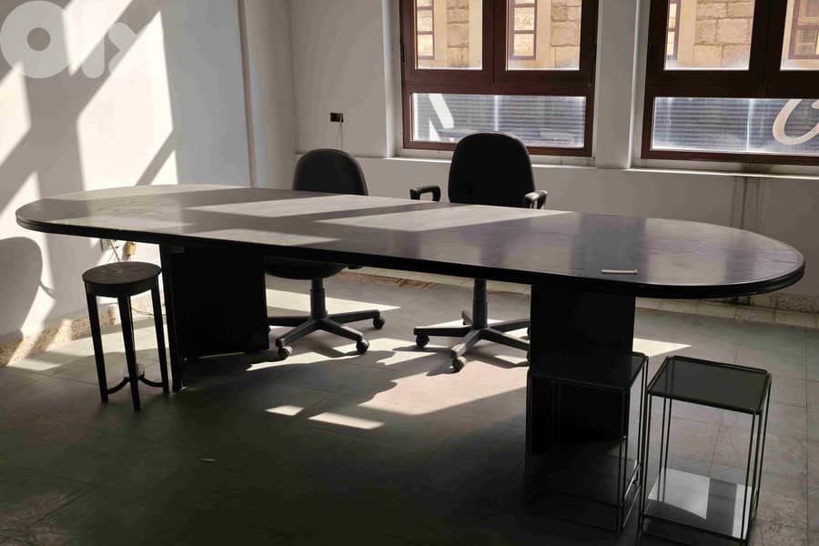 Office furniture 0