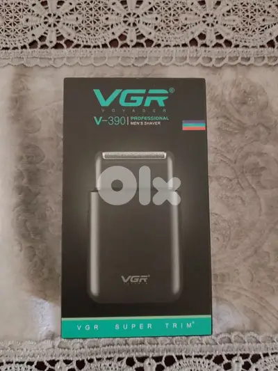 مكنة حلاقة للبيع رجالي ماركة VGR لي تنعيم ذقن شبه جديد السعر 5$