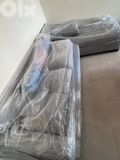 Brand new salon ‏صالون جديد مع طاولة