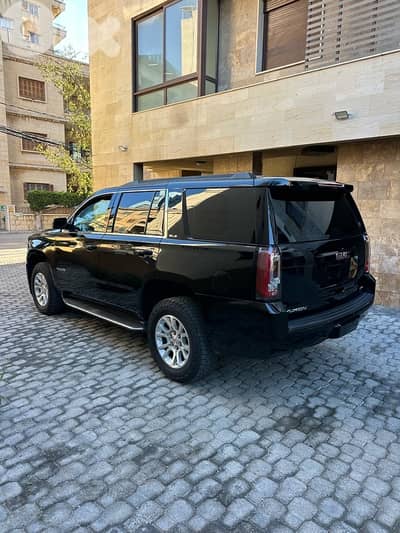 GMC Yukon 2020 black on black (company source)