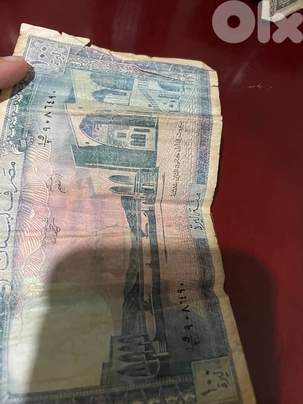 A collection of old banknotes for collectors 0