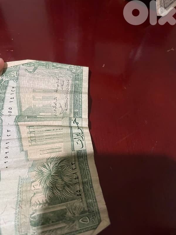 A collection of old banknotes for collectors 6