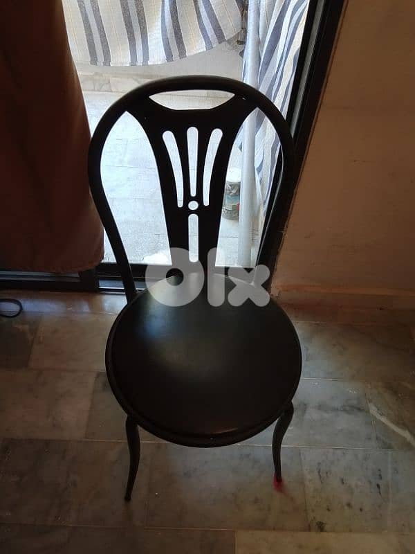 2 iron chairs كرستين حديد 1