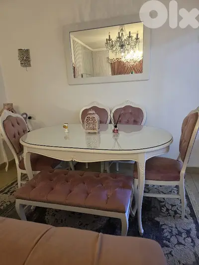 طاولة سفرة للبيع شبه جديدة
