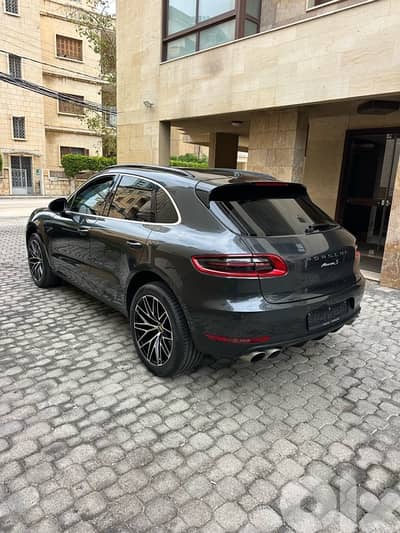 Porsche Macan S 2017 dark gray on black (clean carfax)