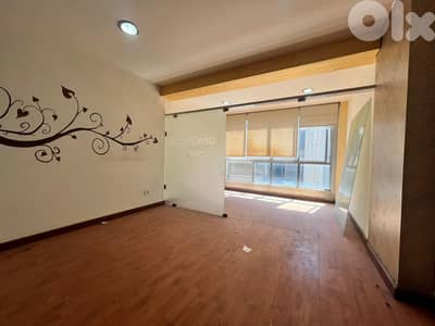 Prime Office for Rent on Hamraمكتب مميز للإيجار في شارع الحمرا