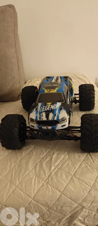 Used in good condition brushless basher with extra tires