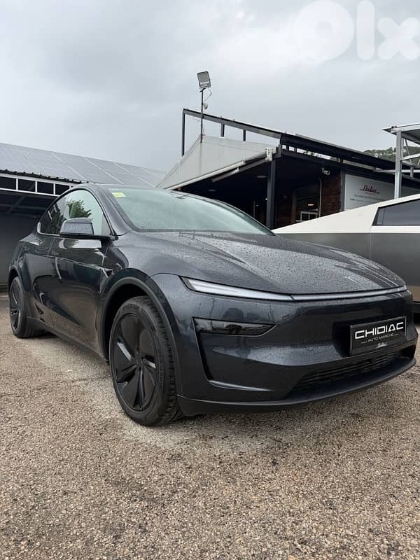 Tesla Model Y + AWD . 0