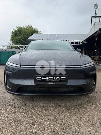 Tesla Model Y + AWD .