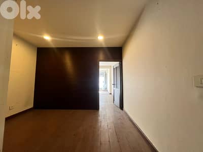 Office for Rent on Hamra Main Streetمكتب للإيجار في شارع الحمرا