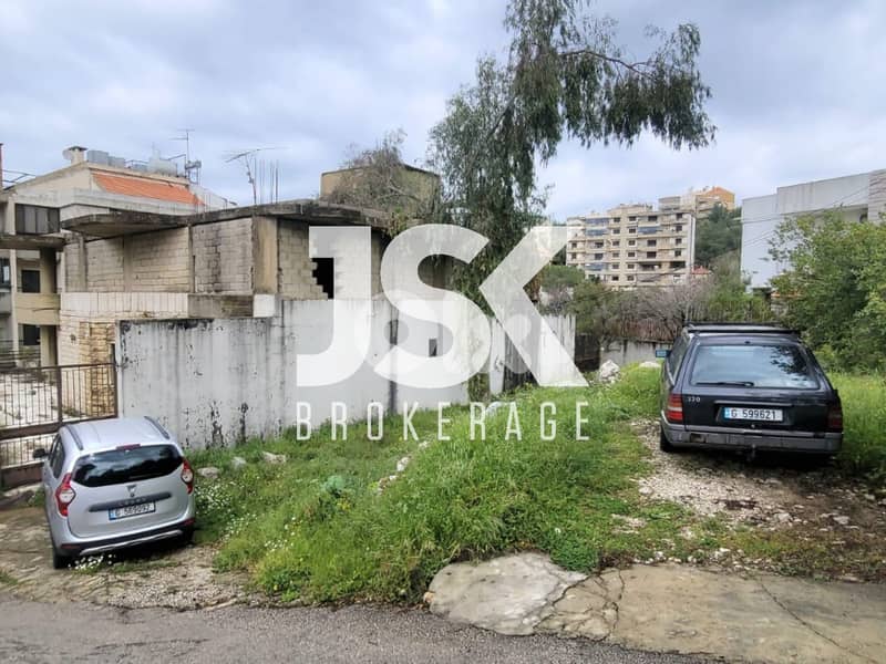 L20876 - A 1,100 SQM Land With Building For Sale in Ballouneh 0