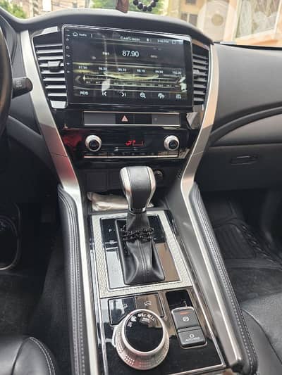 Mitsubishi Pajero 2020
