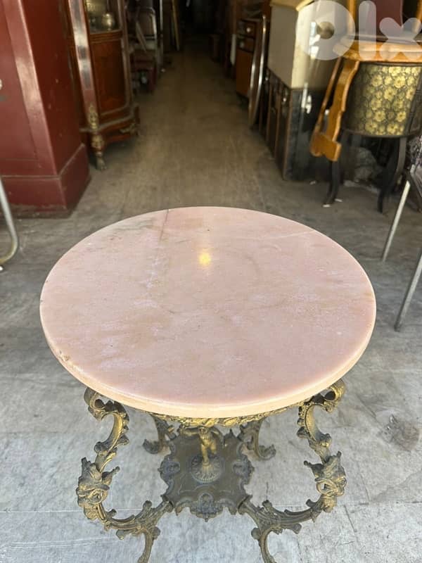 Frensh bronze round marble top table salon 70cmx45cm 250$ 1