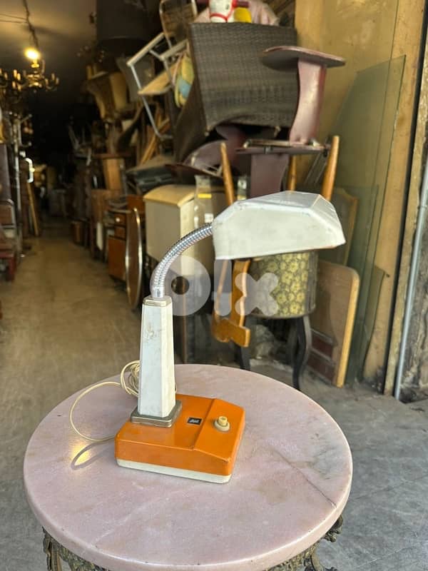 Mid century modern desk lamp 70’s orange & withe 125$ very good 0