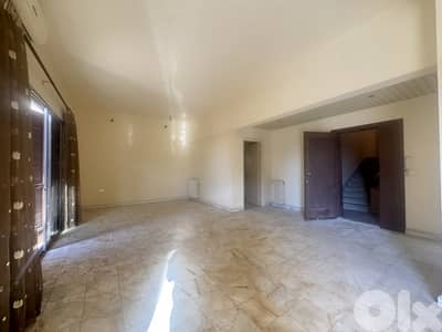 Office For sale in Baabda MQOA35