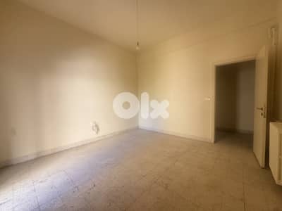 Office For sale in Baabda MQOA35