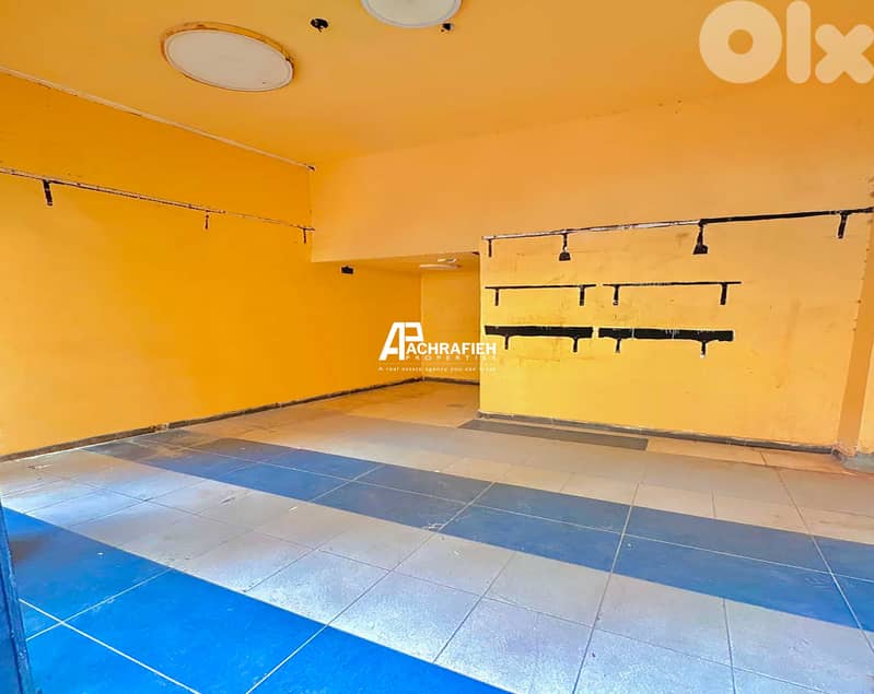 25 Sqm - Shop For Rent in Badaro 0