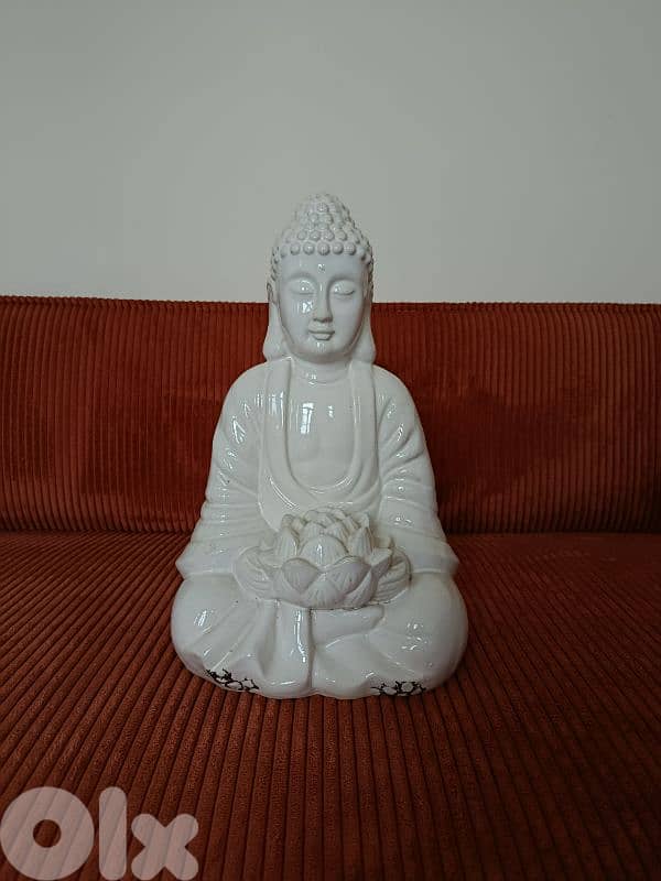 porcelain Buddha statue 0