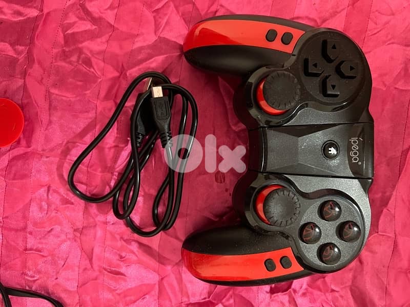 Gaming console for phones and wired headphones 0