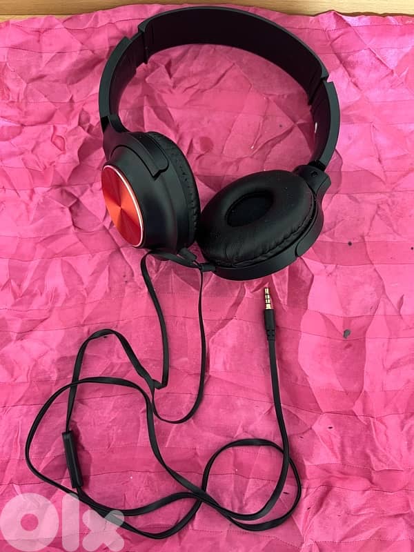 Gaming console for phones and wired headphones 2