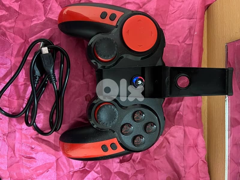 Gaming console for phones and wired headphones 3