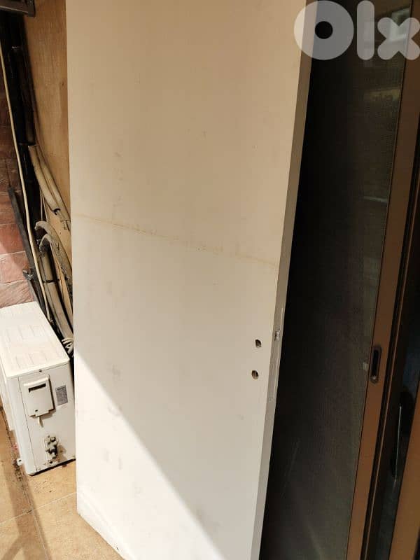 white door 0