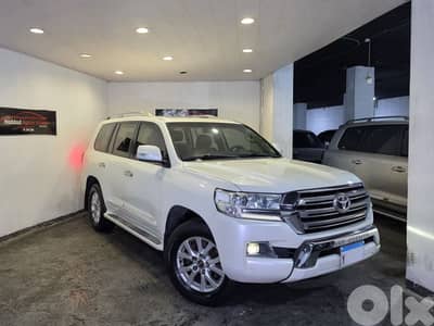 2016 Toyota Land Cruiser V8 White/Basket 1 Owner Like New!