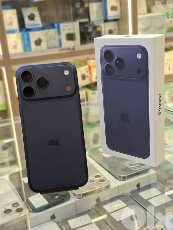 Used like new iphone 17 pro max 256 gb blue [E-Sim] 0
