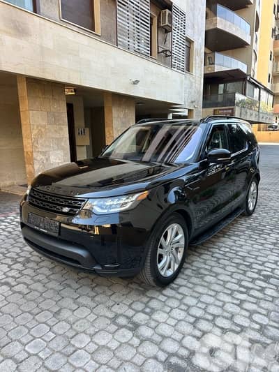 Land Rover Discovery 2018 black on black (clean carfax-67000 miles)