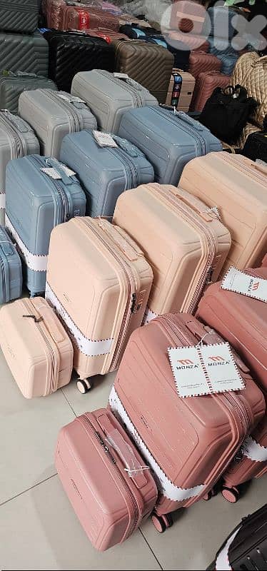 8I-539225 set 4 travel bags luggage suitcases unbreakable 0