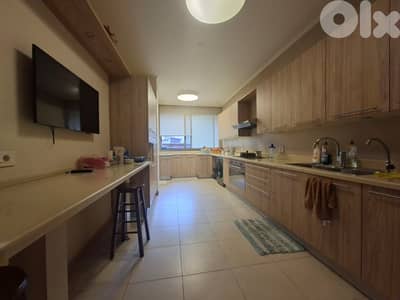 Apartment for Sale in Hamraشقة للبيع في الحمرا