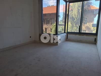 Apartment for Sale in Hamraشقة للبيع في الحمرا