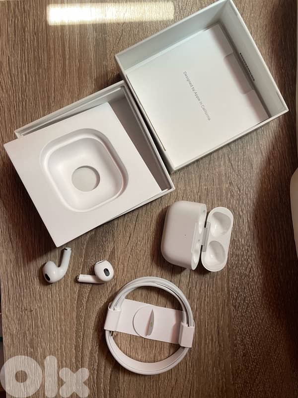 Original apple AirPods 3 with magsafe case 1