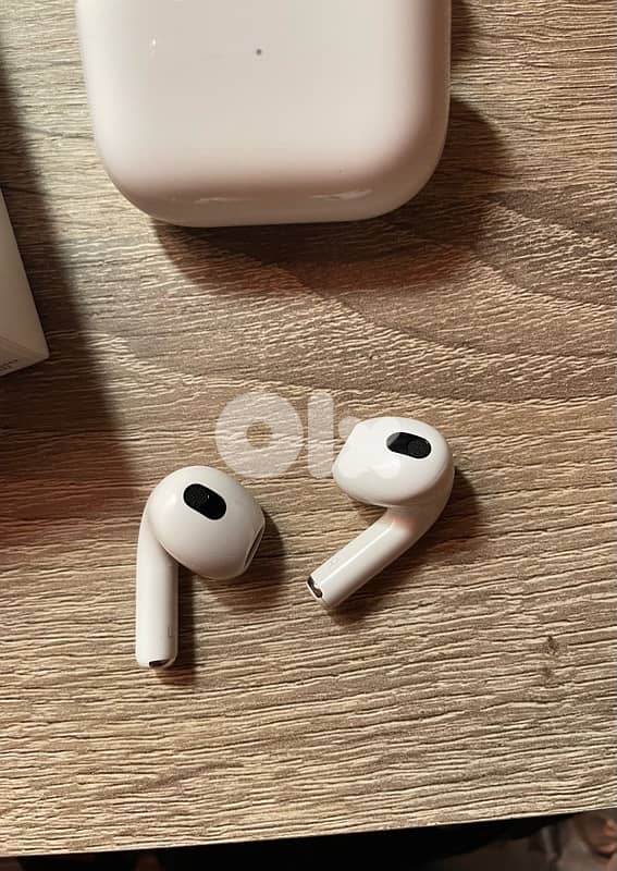 Original apple AirPods 3 with magsafe case 2