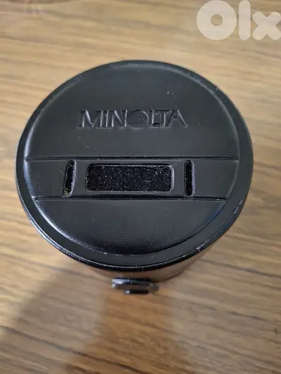 قطعة نادرة لهواة الأنتيك: علبة عدسة Minolta يابانية