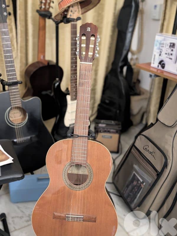 Alhambra 2C classical guitar 0