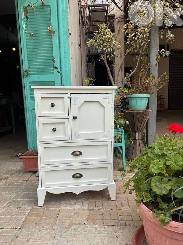 dresser 0