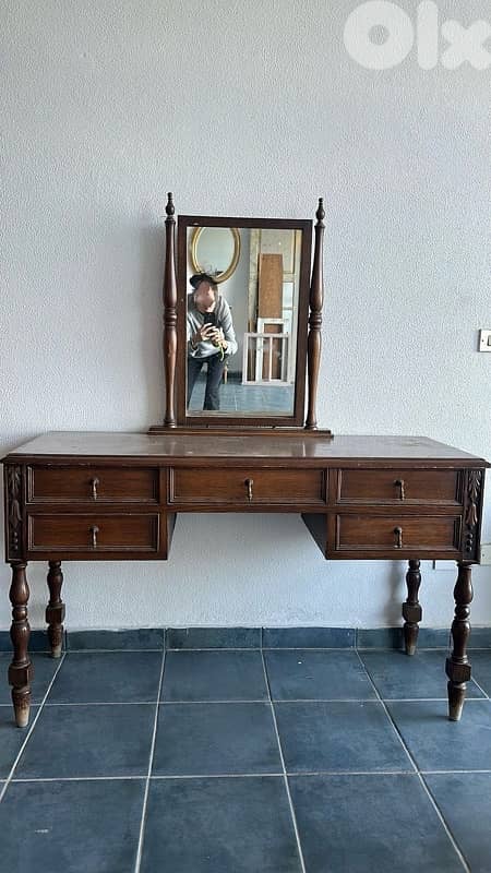 dresser 0