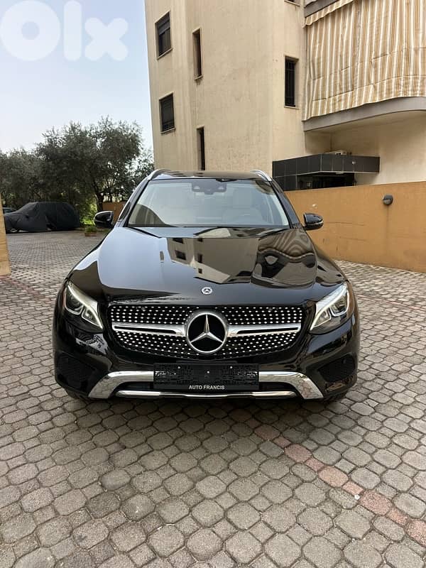 Mercedes GLC 300 4matic 2018 black on beige (clean carfax) 0