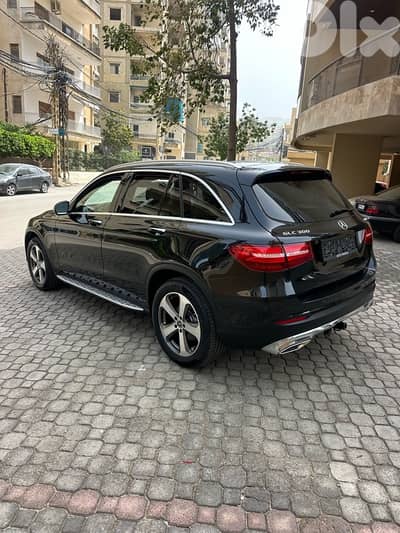 Mercedes GLC 300 4matic 2018 black on beige (clean carfax)