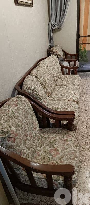 used sofa set of 6 pieces in very good condition 0