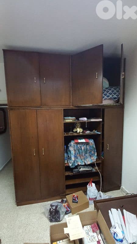 living room or bedroom Closet خرانة 0